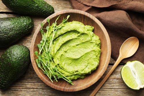 L’avocat brûlerait deux fois plus de gras qu’un jogging : vrai ou faux ?