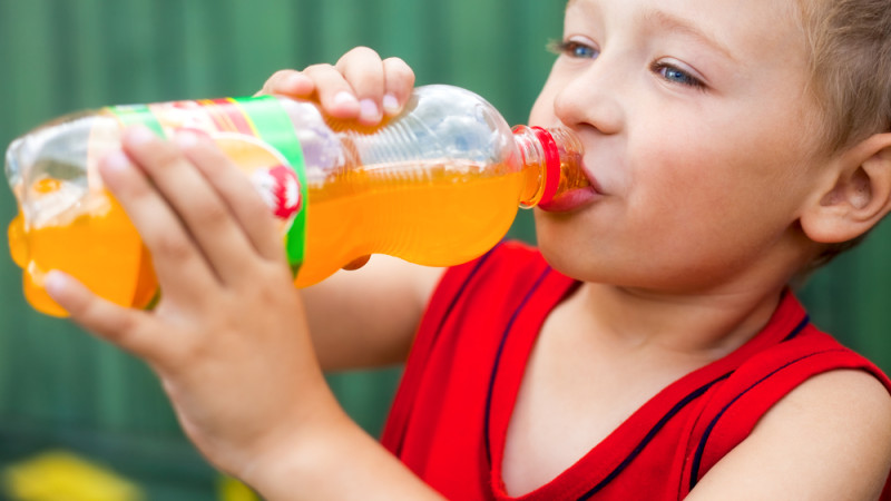 Mon enfant peut-il boire des sodas sans risques ?