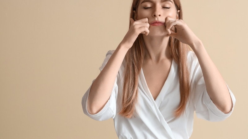 5 exercices de gym faciale