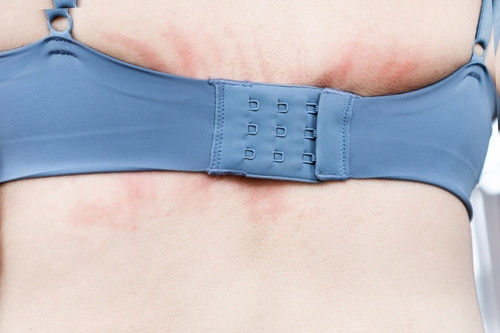 Porter un soutien-gorge quand il fait chaud : bonne ou mauvaise idée ?