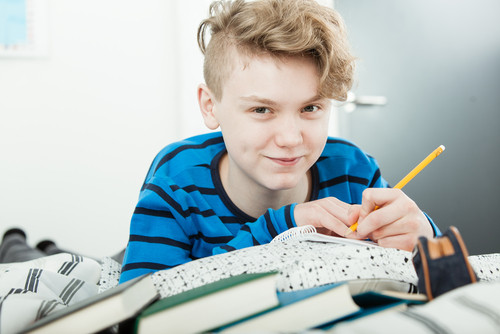 Votre enfant doit-il réviser pendant les vacances ?