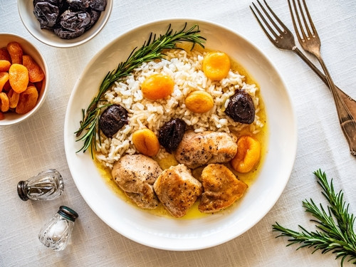 Recette de poulet aux abricots : un plat sucré-salé savoureux et réconfortant