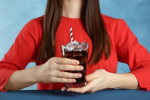 Cette boisson rafraîchissante, fausse alliée minceur, pourrait augmenter votre appétit  