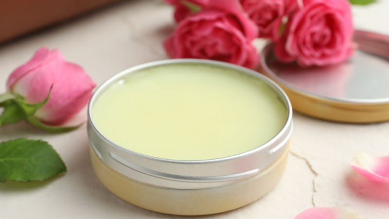 Le parfum solide : bonne ou mauvaise idée ?