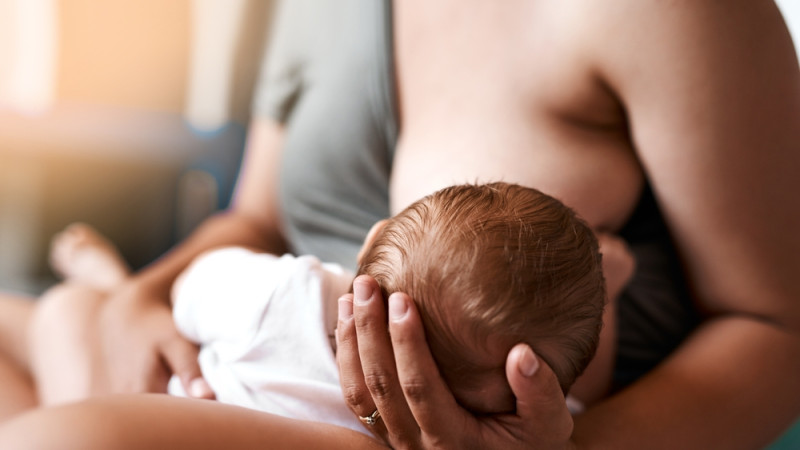 Est-il possible d’allaiter son bébé qu’avec un seul sein ?