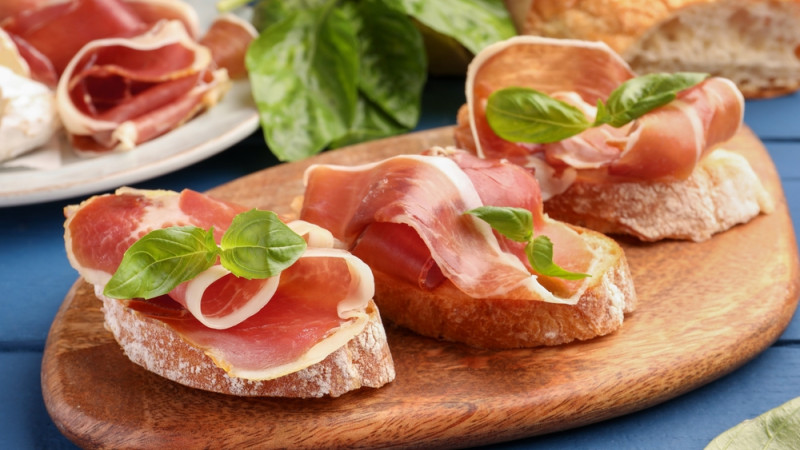 Quelle est la différence entre le jambon de Parme et le jambon Serrano ?