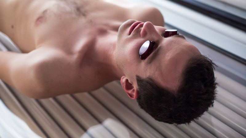 homme fait seance d'uv