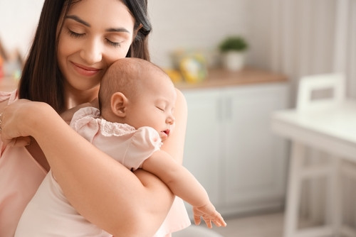 5 fausses bonnes idées pour endormir bébé