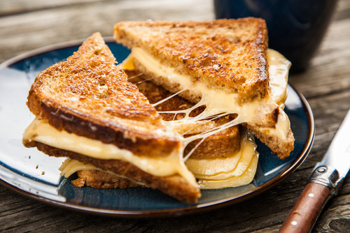 10 recettes de grilled cheese : le sandwich chaud qui fait fondre de plaisir