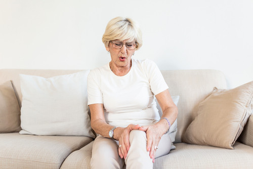 Exercices doux pour les articulations douloureuses après 60 ans 