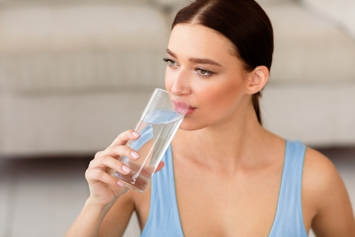 Reflux gastro-œsophagien : comment prévenir les symptômes liés à la consommation d’eau ?