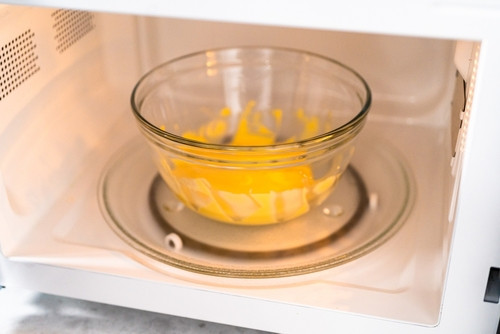 Recette de chips maison au micro-ondes en 5 minutes