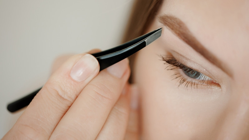 5 erreurs à éviter quand on s'épile les sourcils