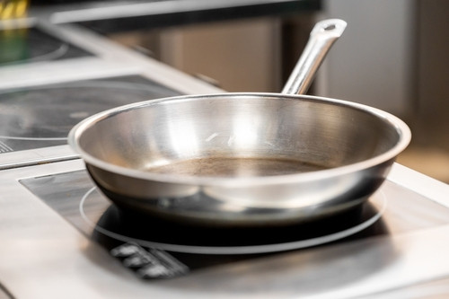 Astuce de chef : transformez votre poêle en inox en poêle antiadhésive 
