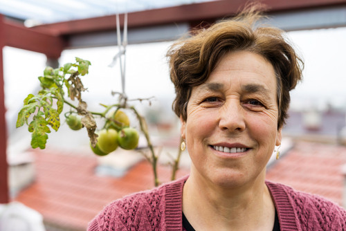 Témoignage de Dounia, 54 ans : « Je grignotais le soir et la nuit. Je n’arrivais pas à m’arrêter »