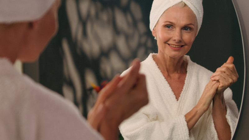 Faut-il se laver moins souvent quand on vieillit ?