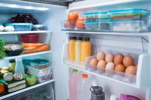 Le mystère du frigo surchargé : un piège à éviter pour préserver vos aliments !
