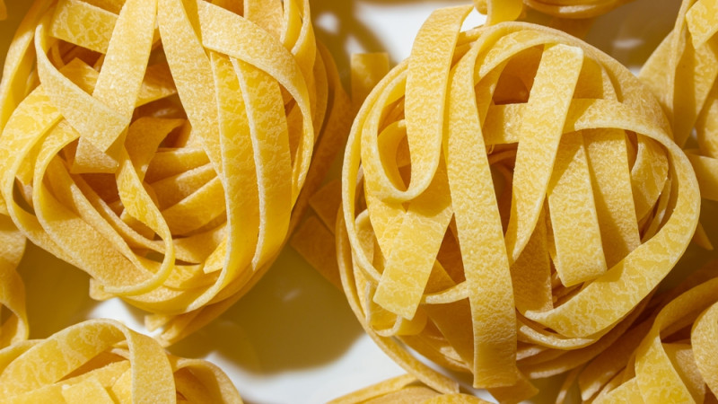 Quelle est la différence entre une fettuccine et une tagliatelle ?