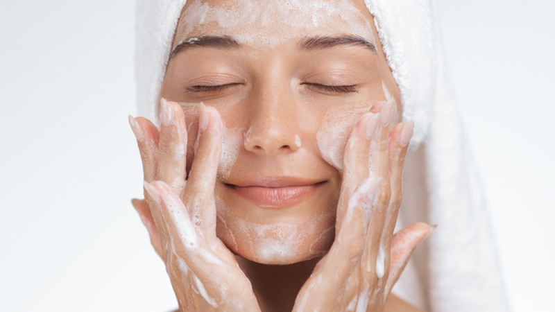 Comment bien nettoyer sa peau naturellement ?