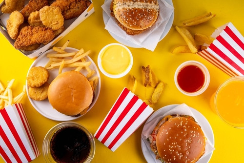 Ces aliments transformés sont aussi addictifs que le tabac