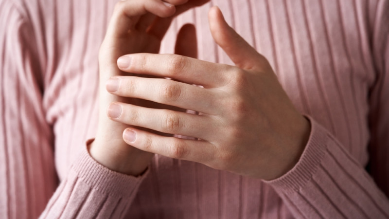 5 zones du corps à tapoter pour réduire stress et anxiété