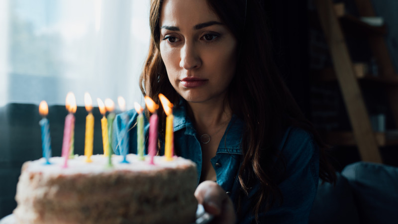Le Birthday Blues : pourquoi on est triste le jour de son anniversaire ?
