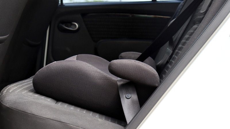 À partir de quel âge faut-il passer au réhausseur dans la voiture pour son enfant ?