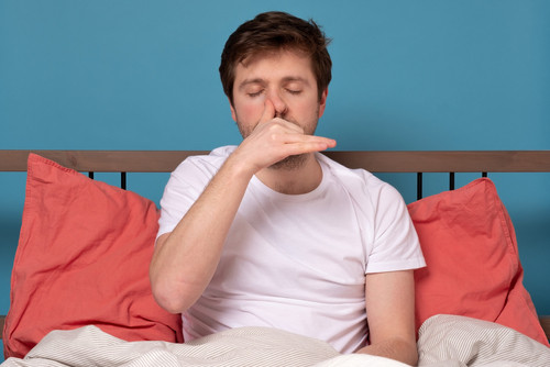 Ce mouvement de respiration au lit qui affine votre taille pendant que vous dormez