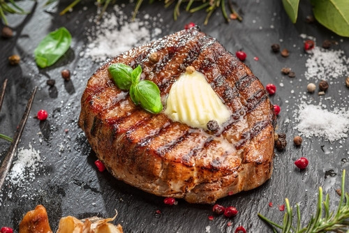 La règle 3-3-2-2 : le secret des chefs pour réussir un steak parfait à la maison