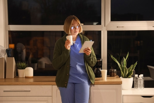 Je travaille de nuit : 7 astuces pour maigrir sans perturber mon sommeil