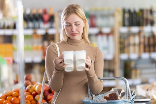 Ces yaourts “sains” qui cachent du sucre : les 3 pièges à éviter (et que choisir à la place)