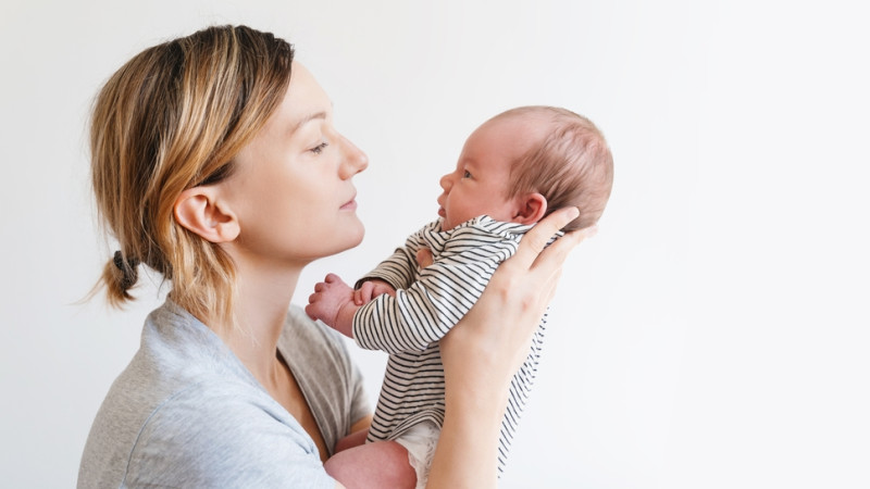 J’ai tout le temps peur que mon bébé meurt : comment rassurer mes angoisses ?
