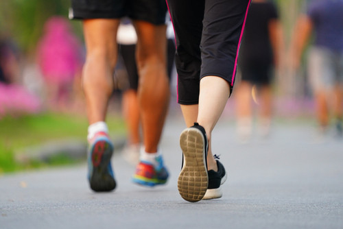 Marche active : à quelle vitesse pratiquer cette activité pour maigrir ?