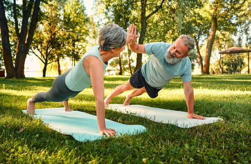 Exit le gainage classique : la "planche bascule" est l'exercice ultime pour un ventre plat et tonique