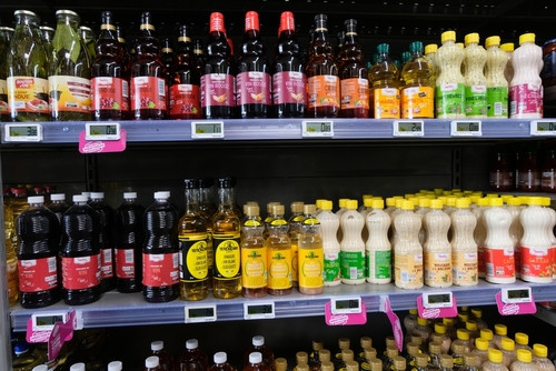 Vinaigrettes en ligne de mire : quelles marques pointées du doigt pour leur composition douteuse ?