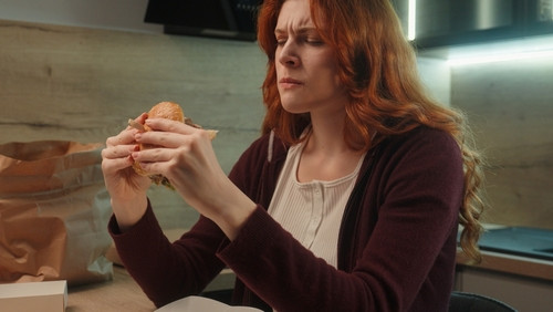 « J’ai perdu 12 kilos en arrêtant la junk food » : le parcours inspirant de Priscilla, 32 ans