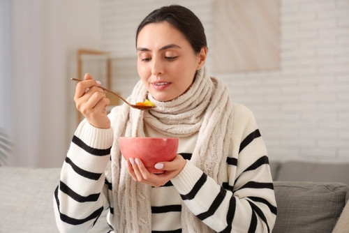 Cette soupe maison “grand‑mère” : un allié sérieux contre le rhume et la grippe