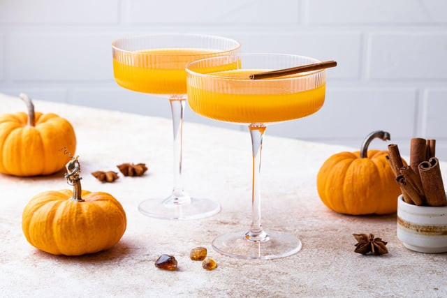 Pumpkin Fizz : la boisson pétillante et gourmande d’Halloween à base d’orange sculptée et de cidre