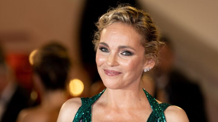 Un trait simple pour paraître visiblement plus jeune : les astuces maquillage de Claire Keim