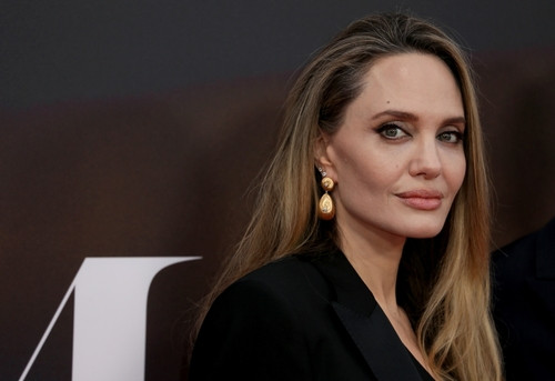 Le rituel du matin d’Angelina Jolie : l’huile naturelle qu’elle prend à jeun pour garder la ligne et l’énergie