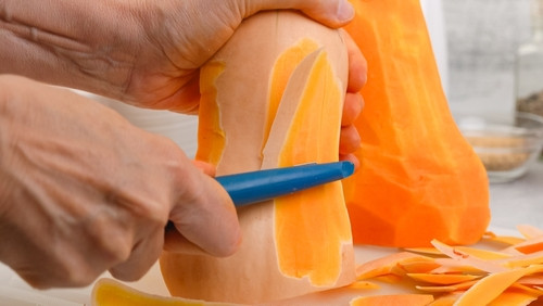 Comment éplucher une butternut sans effort ? 