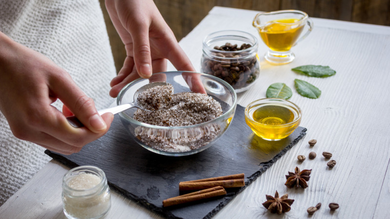 10 recettes de gommage maison