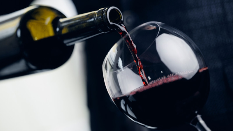 Le vin rouge et vos maux de tête : un lien surprenant