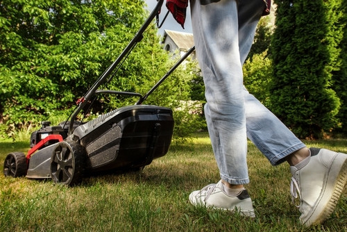 Peut-on vraiment maigrir juste en faisant du ménage ou du jardinage ?