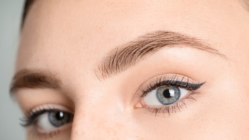 Comment éclaircir facilement ses sourcils ?