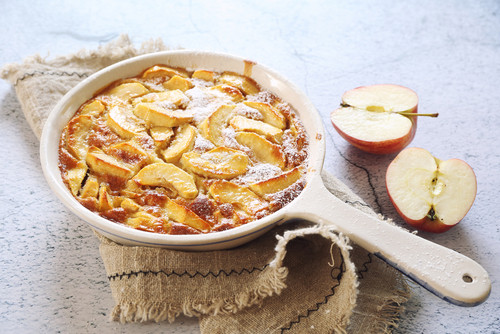 Recette de flognarde aux pommes : un dessert moelleux et plein de chaleur