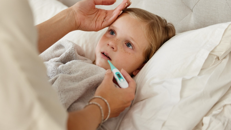 Doliprane pour mon enfant : sirop ou suppositoire ?