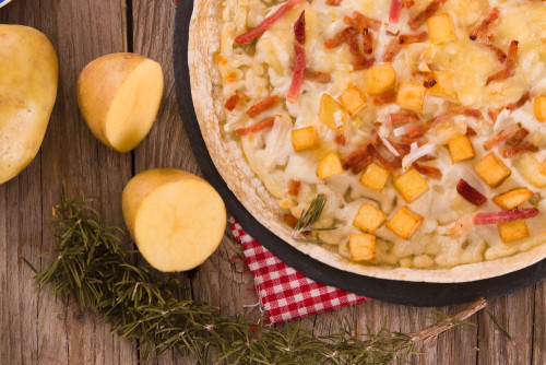 Recette de quiche façon raclette : le réconfort d’un plat d’hiver en version simplifiée