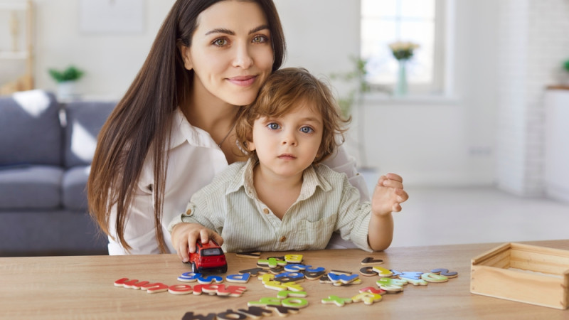 Bébé : quel mode de garde coûte le moins cher ?
