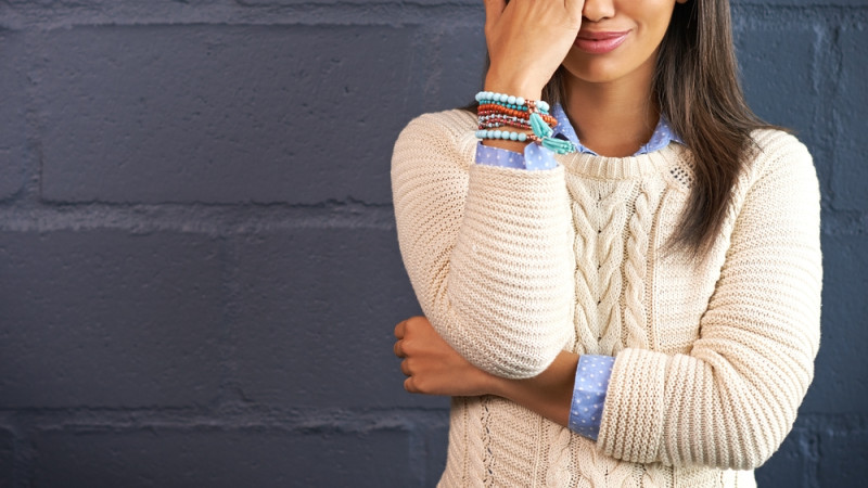 femme qui a oublié quelquechose